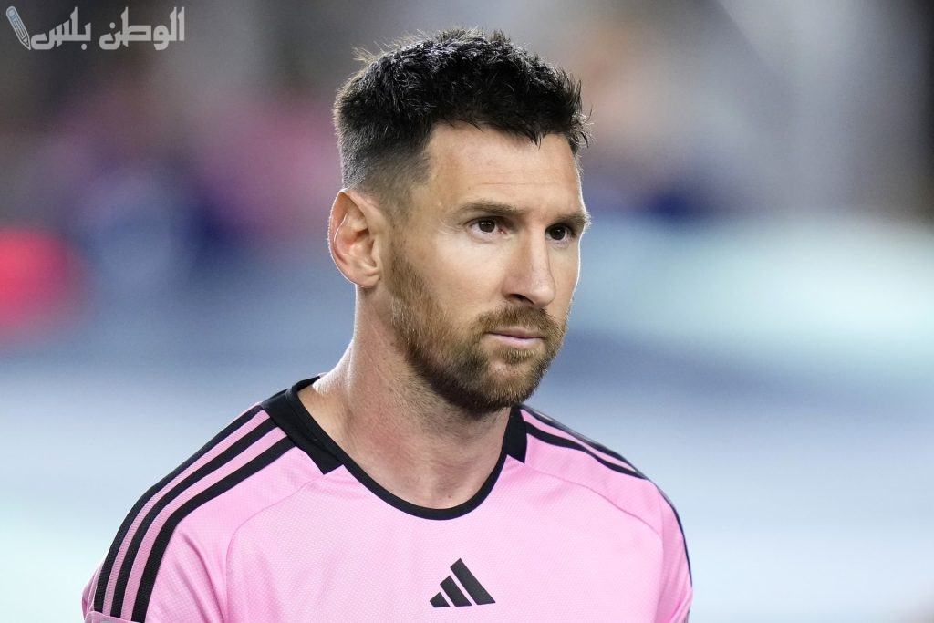 ميسي يثير الجدل بعد دهس قميص برشلونة في لقطة غير متوقعة