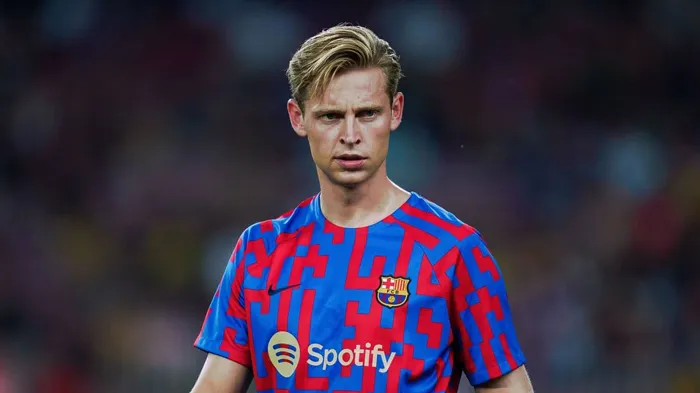 برشلونة يتحرك لتجديد عقد فرينكي دي يونغ بعرض جديد يشمل تعديلات في الراتب والمكافآت