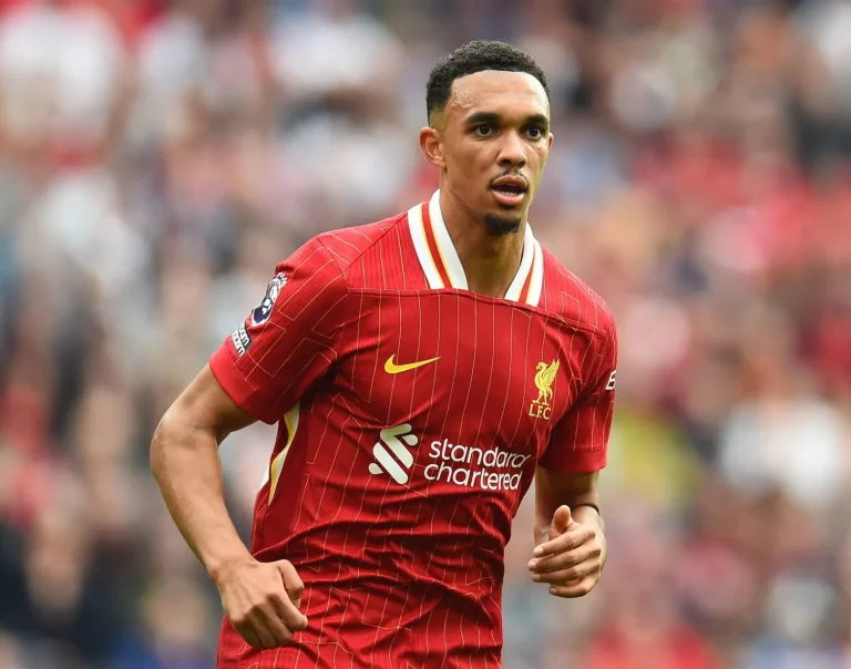 ريال مدريد ينجح في إتمام صفقة أرنولد ويواصل مفاوضاته مع ألفونسو ديفيز