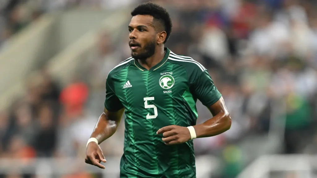 البليهي يعود لتعزيز دفاع الهلال قبل قمة الكلاسيكو أمام النصر