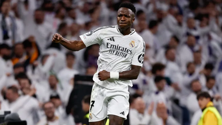 فينيسيوس جونيور يحسم الجدل حول انتقاله للأهلي السعودي ويؤكد استمراره مع ريال مدريد