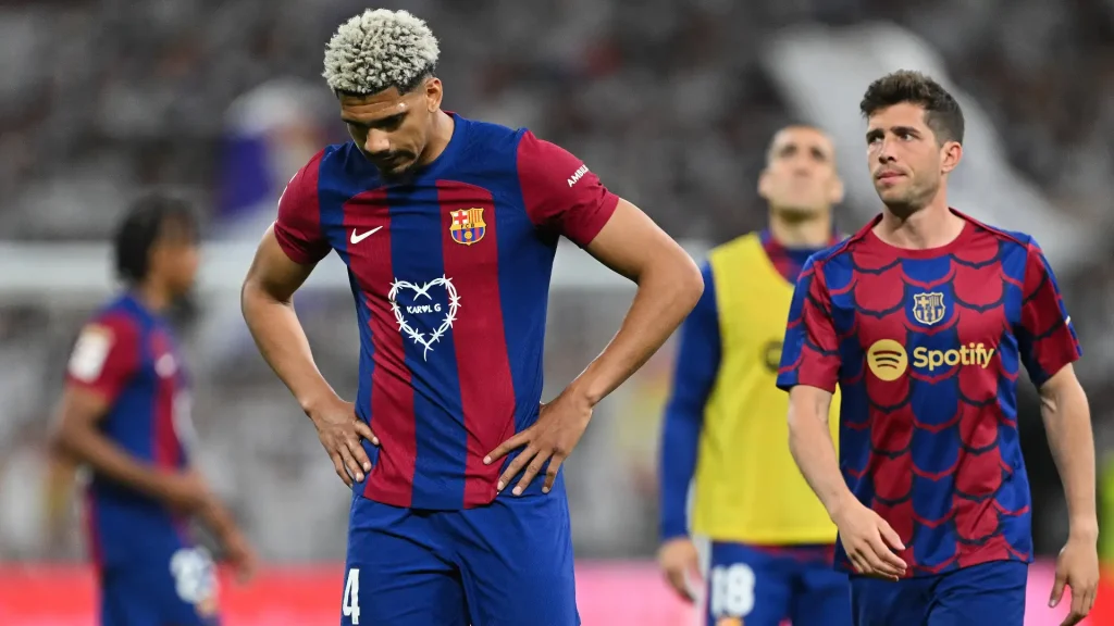 رونالد أراوخو يقرر الرحيل عن برشلونة في الميركاتو الشتوي