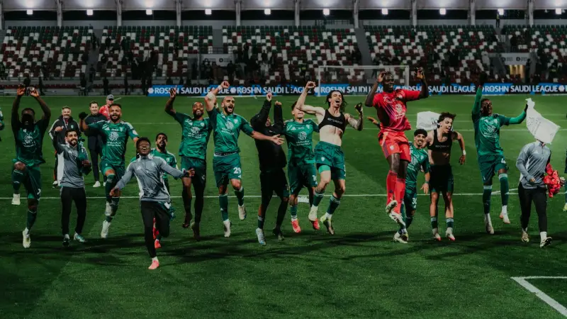 القنوات الناقلة لمباراة الأهلي والرياض في دوري روشن السعودي 2024-2025 والموعد