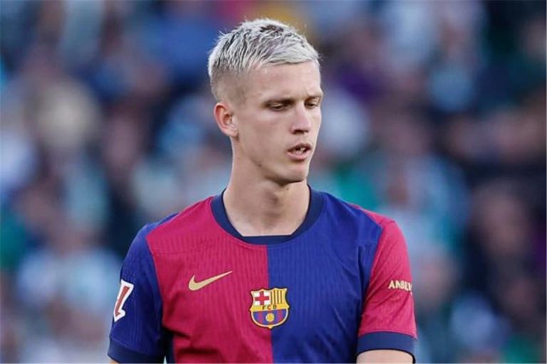 داني أولمو متمسك بالبقاء مع برشلونة رغم تعقيدات التسجيل