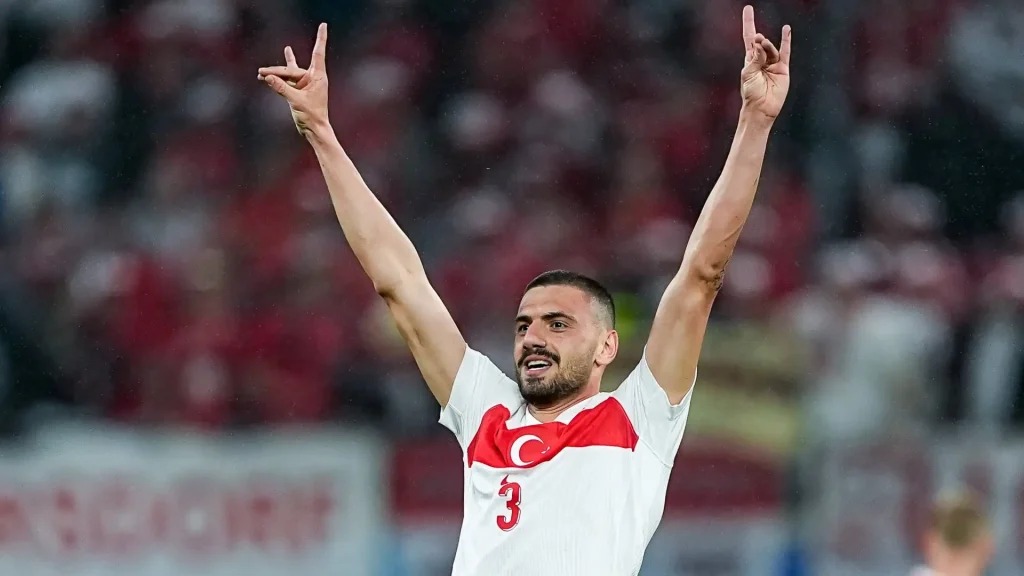 ديميرال يقترب من الرحيل عن الأهلي والعودة إلى الدوري التركي