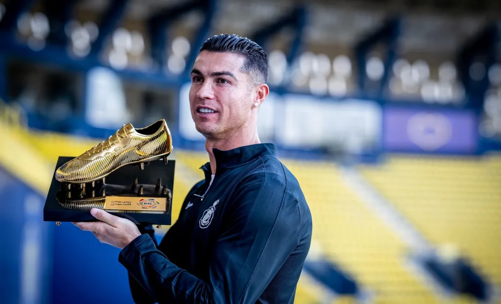 رونالدو يواصل التألق ويقود النصر للفوز على الوصل