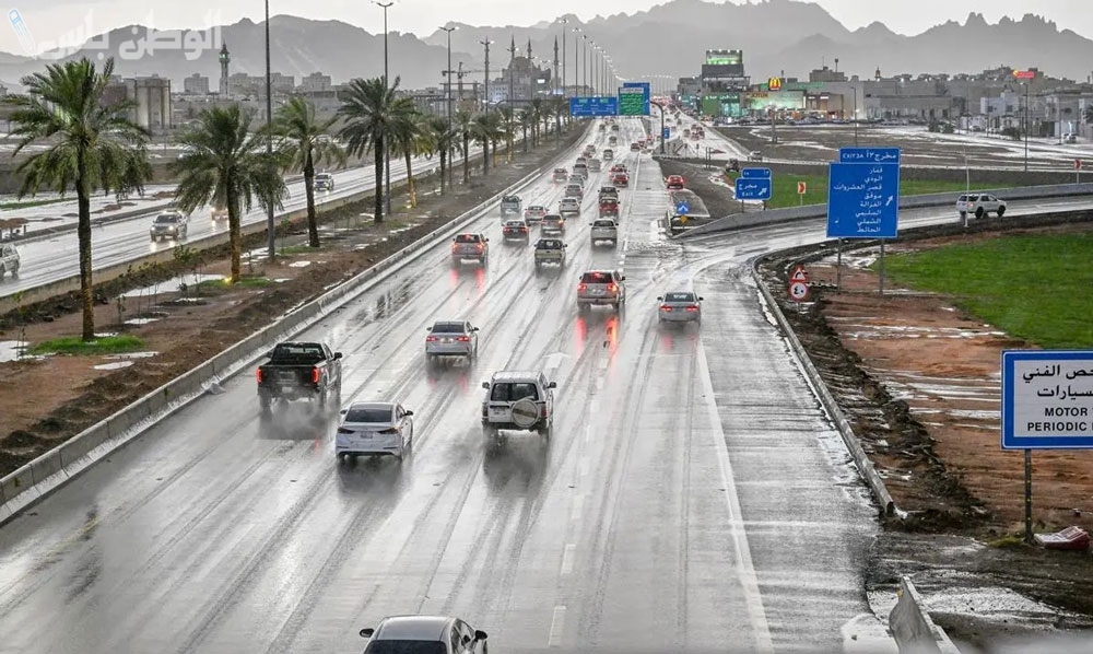 أمطار غزيرة في عدة مناطق بالسعودية: تحذيرات من السيول وانخفاض كبير في درجات الحرارة وفقًا لتوقعات الأرصاد