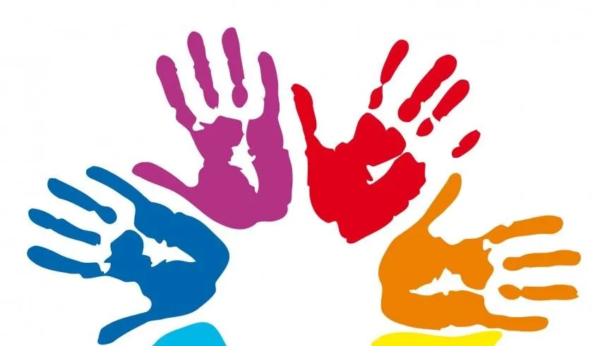 كن قدوة حسنة إذاعة مدرسية عن التعاون والعمل الجماعي داخل المدرسة