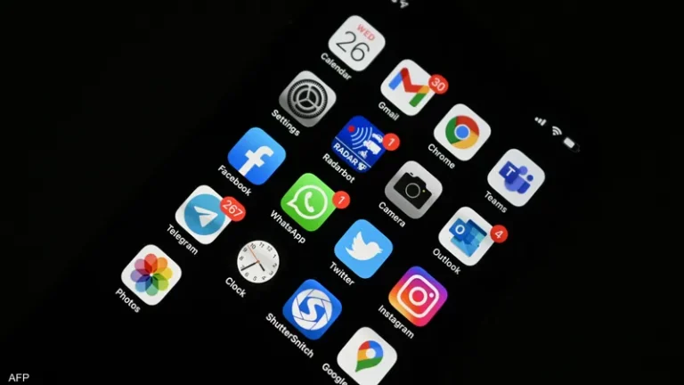 ظهور هذه الإشارات على هاتفك يعني أن شخصًا ما يراقب رسائلك احذف كل شيء فورًا