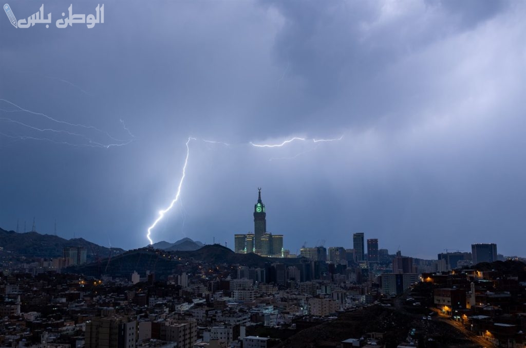 تحذيرات شديدة الارصاد الجوية تصدر انذار احمر بسبب امطار ورياح عاتية واحتمالية تعليق الدراسة