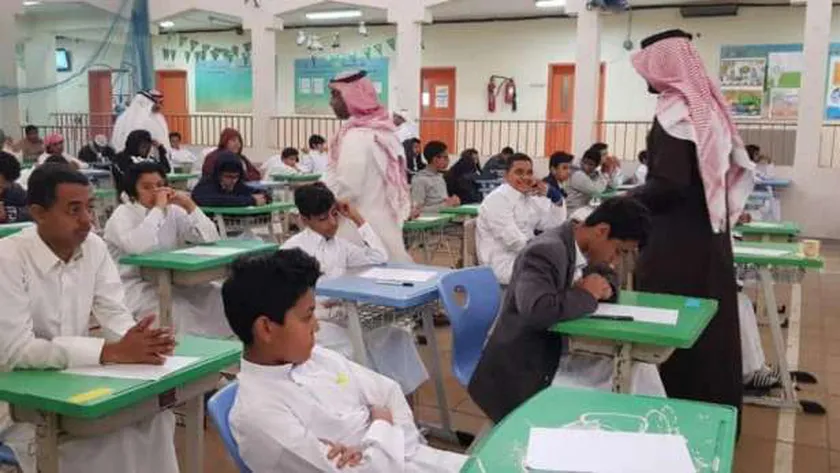 تعليق الدراسه بهذه الجامعات والمعاهد: الأسباب والتفاصيل”