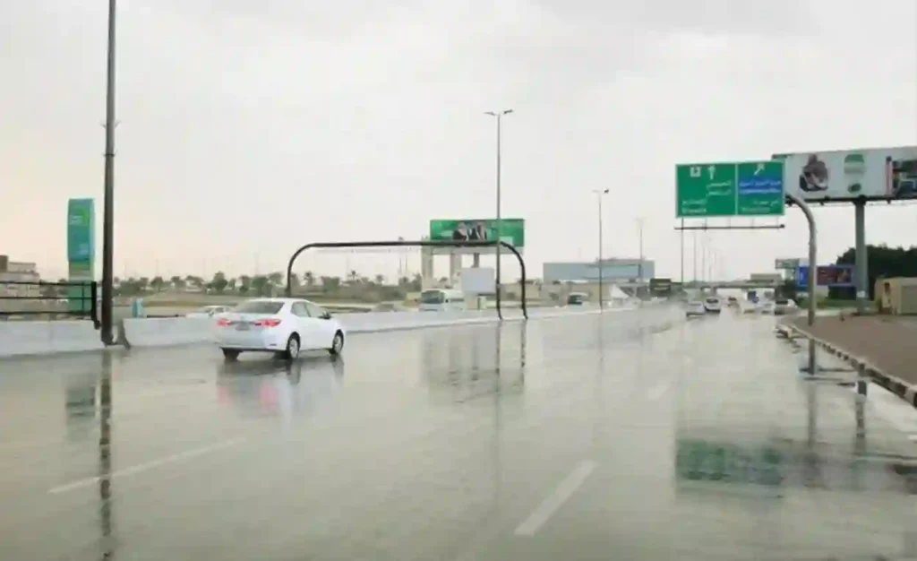 الأرصاد: تقلبات جوية حادة وأمطار غزيرة متوقعة في بعض المناطق الأحد