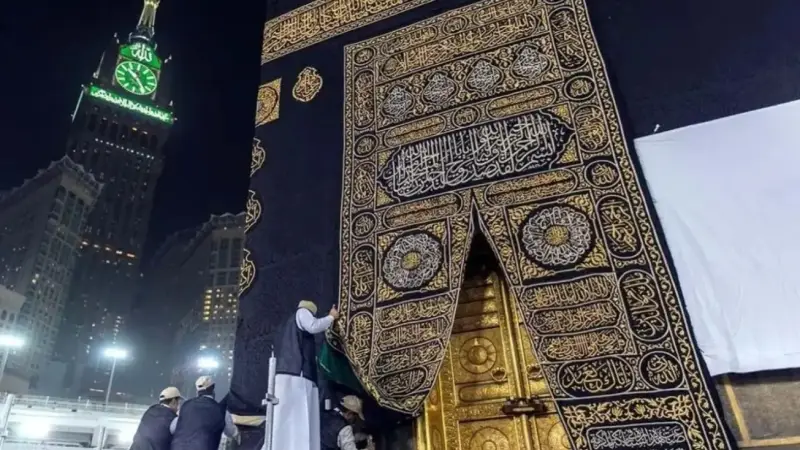 جدول متكامل | جدول أئمة الحرم المكي هذا الأسبوع 1446.. الشيخ الوليد الشمسان وأبرز المشايخ المشاركين في الصلوات الخمس