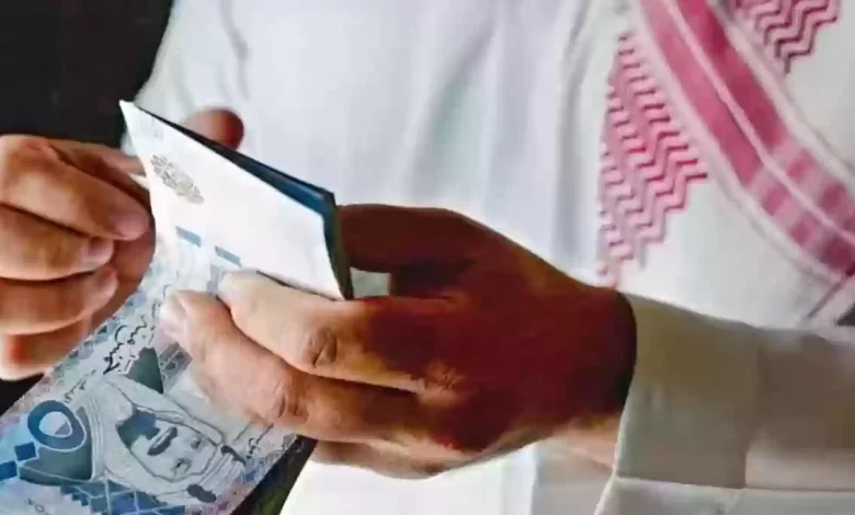خبر يفرّح.. زيادة رواتب الموظفين والمتقاعدين في السعودية 1446 قريب؟