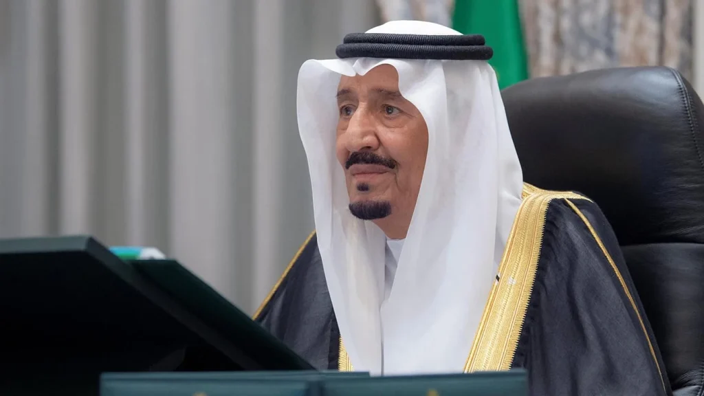 شمول المكرمة الملكية لمستفيدي التقاعد والموظفين بالقطاعين