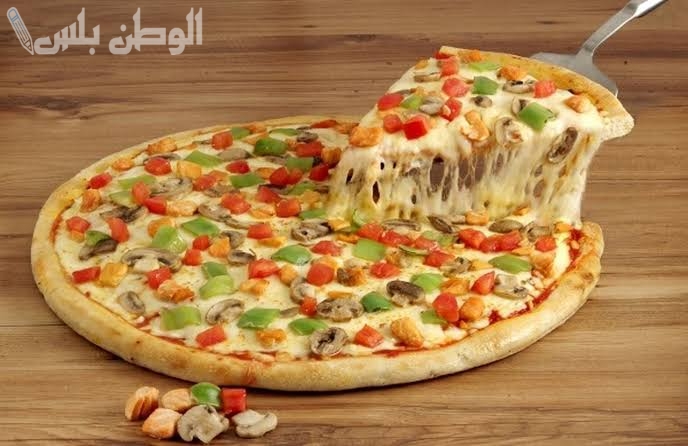 بدون فرن .. طريقة عمل بيتزا الـ 20 دقايق في المنزل والمكونات متاحة في كل بيت