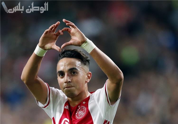 عبد الحق نوري لاعب خط وسط فريق أياكس الهولندي السابق