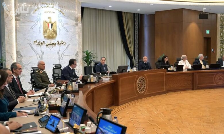 رئيس الوزراء يعلن حزمة قرارات جديدة لدعم الاقتصاد وتحسين مستوى المعيشة للمواطنين، مع زيادة مرتقبة في المرتبات