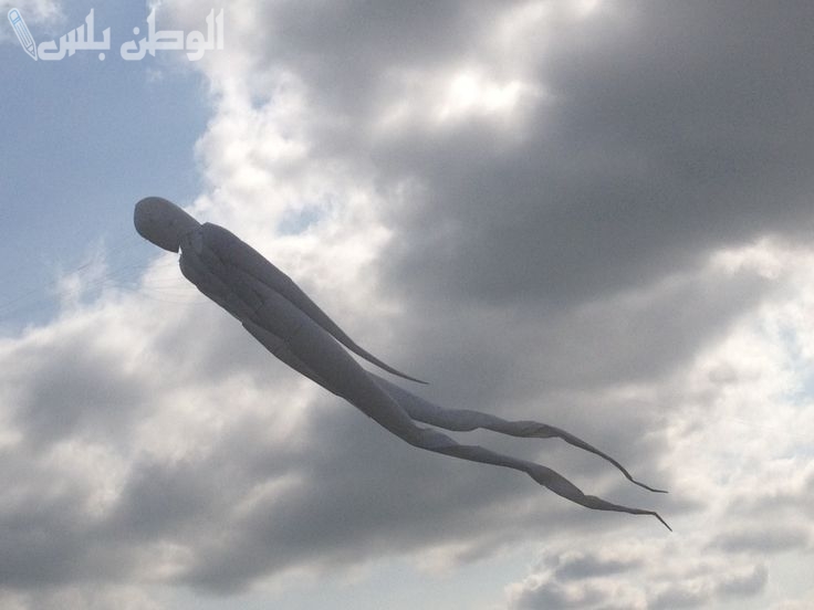 مخلوق عملاق يظهر فجأة.. يزن 340 طنًا ويفترس كل ما يقابله