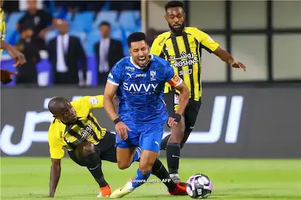 المنافسة قوية.. موعد مباراة الهلال والاتحاد والقنوات الناقلة والتشكيل المتوقع للزعيم تردد قناة SSC