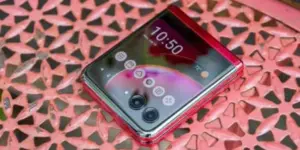 قبل إطلاقه بشكل رسمي… مواصفات وصور هاتف موتورلا Razr 50 المرتقب