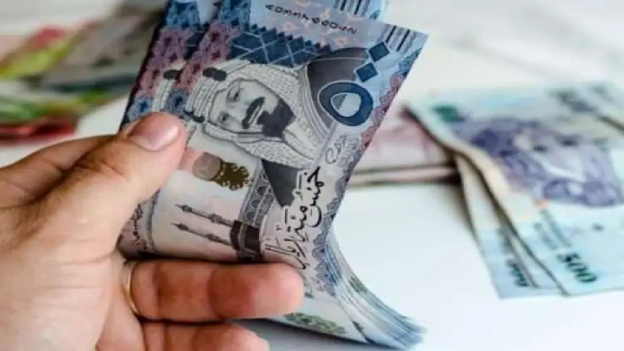 زيادة تبدأ من 500 ريال! هل تختلف الزيادة الملكية للمتقاعدين على حسب الدرجة الوظيفية؟.. التفاصيل من هنا