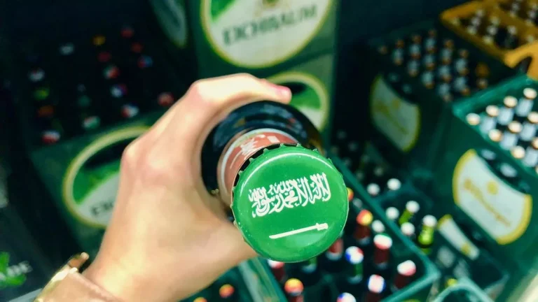 هل سيتم السماح بالكحول في السعودية 1446؟.. تصريحات مفاجئة تثير الجدل