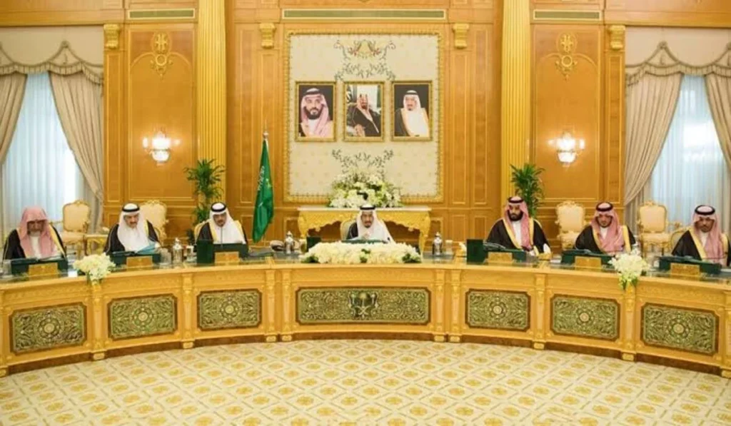 قرارات جديدة من ولي العهد السعودي في جلسة الوزراء تشمل نقل تراخيص المهن وتحديثات سوق العمل