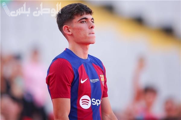 كومو يسعى لشراء أليكس فالي وبرشلونة يحدد سعره