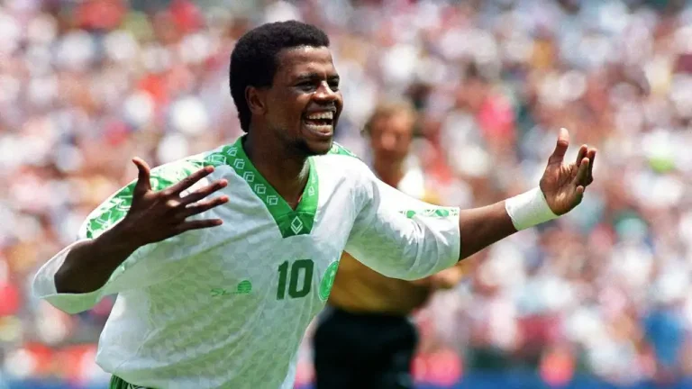 سعيد العويران يفجر مفاجأة بشأن تعمده الحصول على البطاقات الملونة