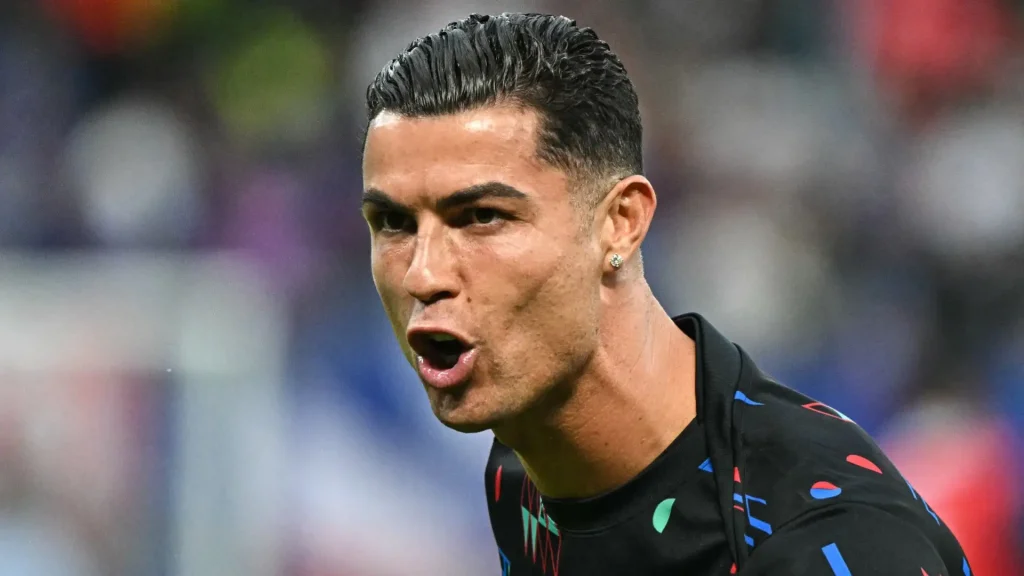رونالدو يحفّز جماهير البرتغال قبل مواجهة الدنمارك الحاسمة