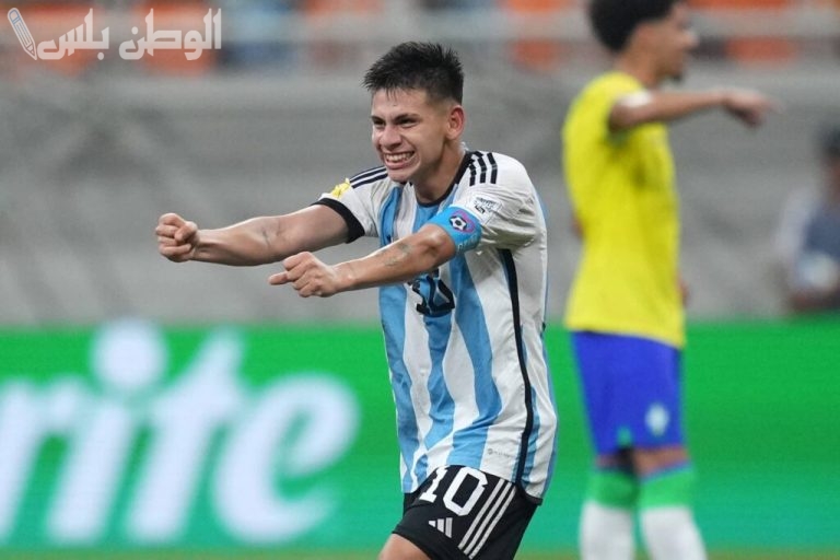 لاتسيو يقترب من استعارة نجم مانشستر سيتي كلاوديو إيتشيفيري