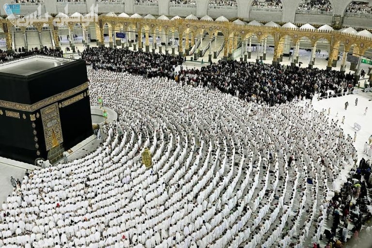 جدول أئمة صلاة التراويح في الحرم المكي والمسجد النبوي طوال شهر رمضان 2025