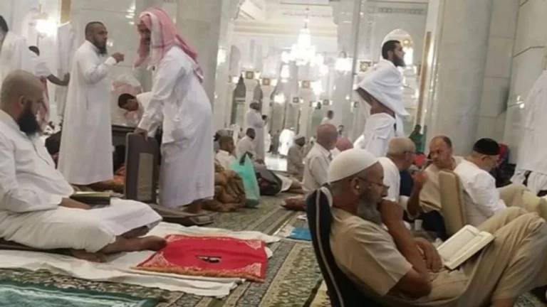 رابط تسجيل الاعتكاف بالحرم المكي 1446 عبر موقع الحرمين الشريفين.. كم مدة الاعتكاف؟