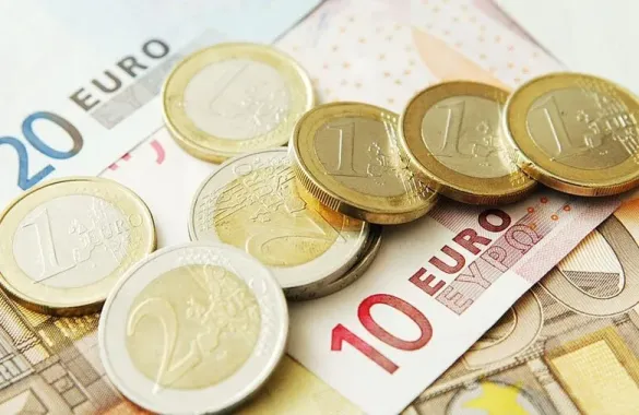 “اليورو ثابت ولا طالع؟”.. سعر اليورو النهاردة في السوق السوداء والبنوك المصرية 6 مارس 2025