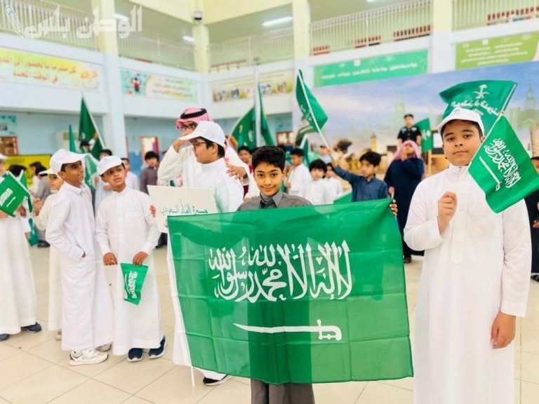 الموعد الرسمي للاحتفال بإجازة يوم العلم السعودي للقطاع الحكومي والخاص 1446