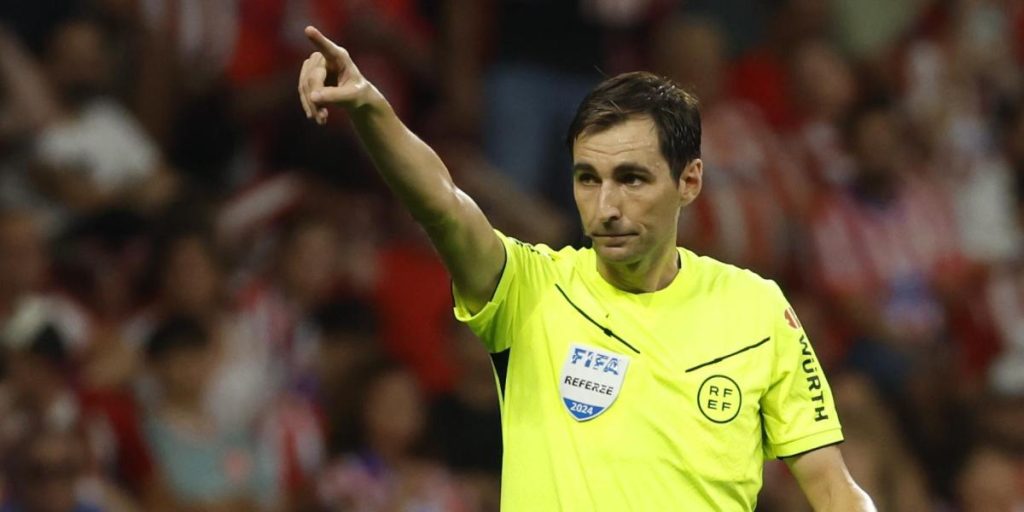 جماهير برشلونة وريال مدريد تتوحد ضد تعيين دي بورجوس لنهائي كأس الملك