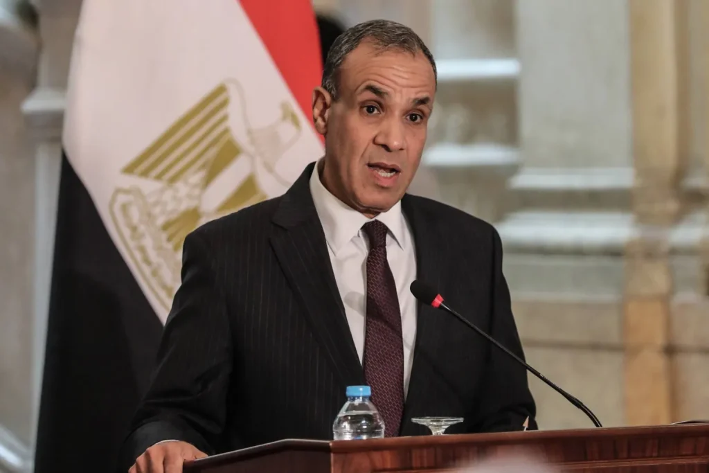 وزير الخارجية يعقد لقاء مع 100 طالب وطالبة من الجامعات المصرية