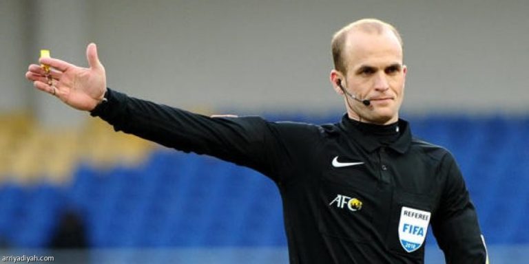 الحكم الاردني مخادمه يقود كلاسيكو الهلال والاهلي الليله في جده
