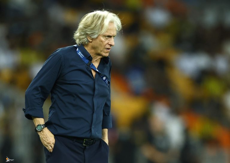 خيسوس يستبعد كوليبالي وليوناردو من قائمة الهلال أمام الشباب في الدوري