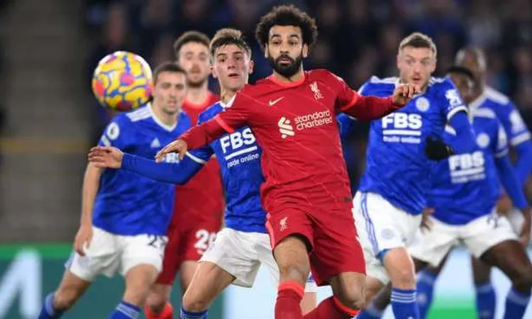 ليفربول يكسب ليستر بصعوبه ويقرب من لقب الدوري الإنجليزي