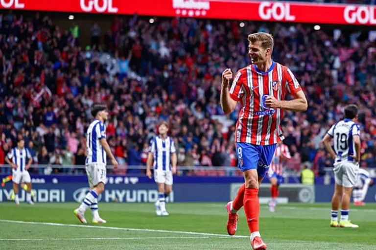 أتلتيكو مدريد يكتسح ريال بيتيس برباعية لتعزيز موقعه في المركز الثالث