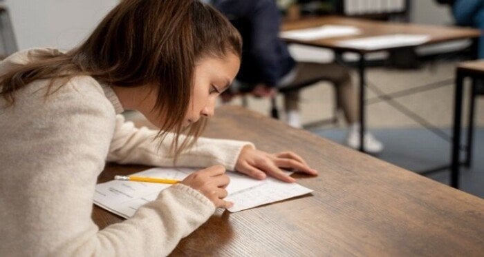 أسئلة محيرة في امتحان اللغة العربية للشهادة الإعدادية 2025 تتعلق بمفرد «العلا» ومعنى «مقلصة»