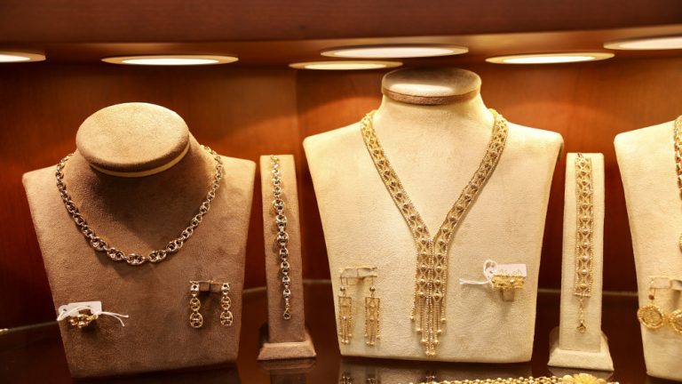 أسعار الذهب تتراجع 90 قرشًا محليًا لعيار 21 يوم الخميس