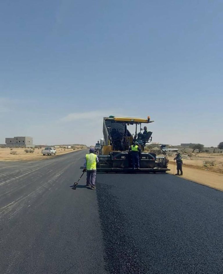 أمانة الطائف تبدأ سفلتة الشوارع في مخططات العرفاء