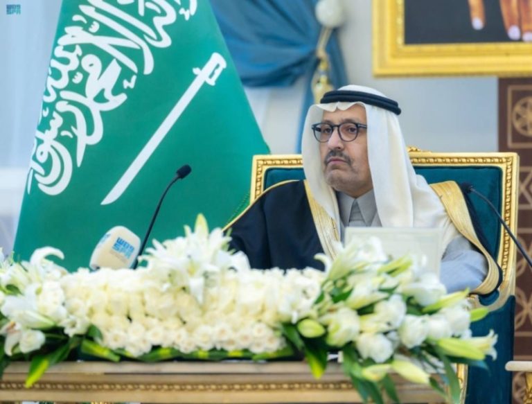 أمير الباحة يستعرض جهود لجنة إصلاح ذات البين في المنطقة