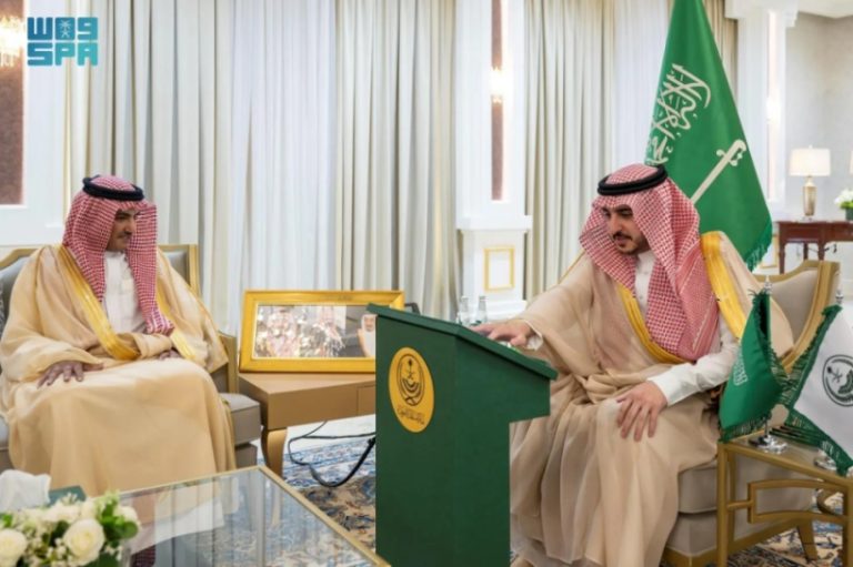 أمير الجوف يفتتح مركبة “عبيّة” ويُطلق فعاليات اليوم العالمي للهلال الأحمر