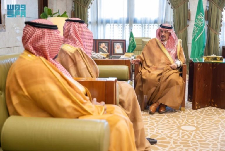 أمير الرياض يستعرض جهود الشركة الوطنية لإمدادات الحبوب “سابل”