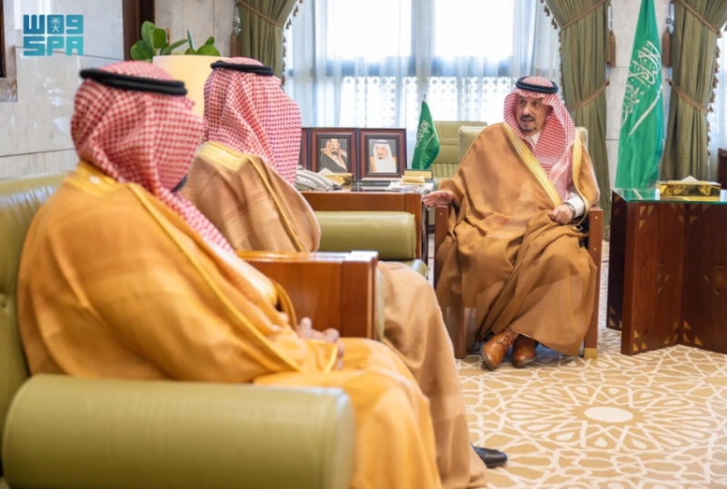 أمير الرياض يستعرض جهود الشركة الوطنية لإمدادات الحبوب “سابل”