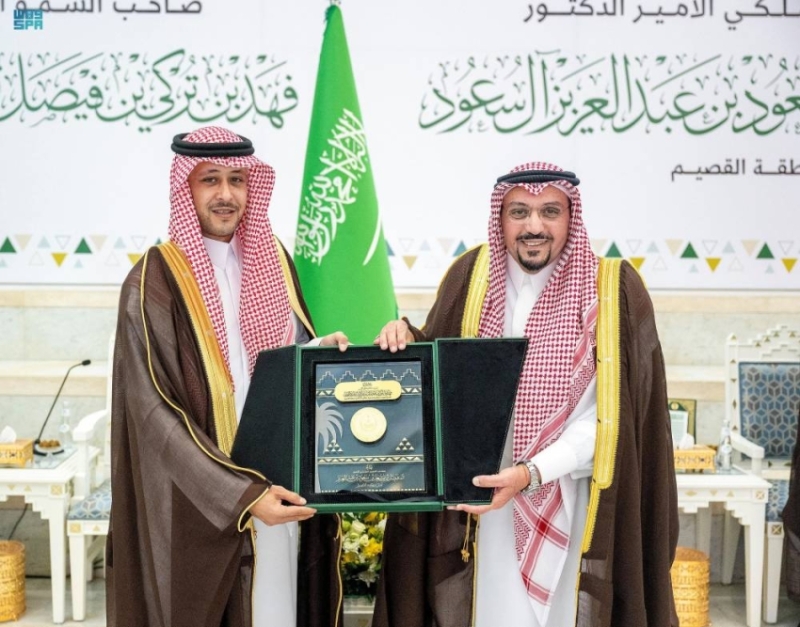 أمير القصيم يشارك في تكريم الأمير فهد بن تركي